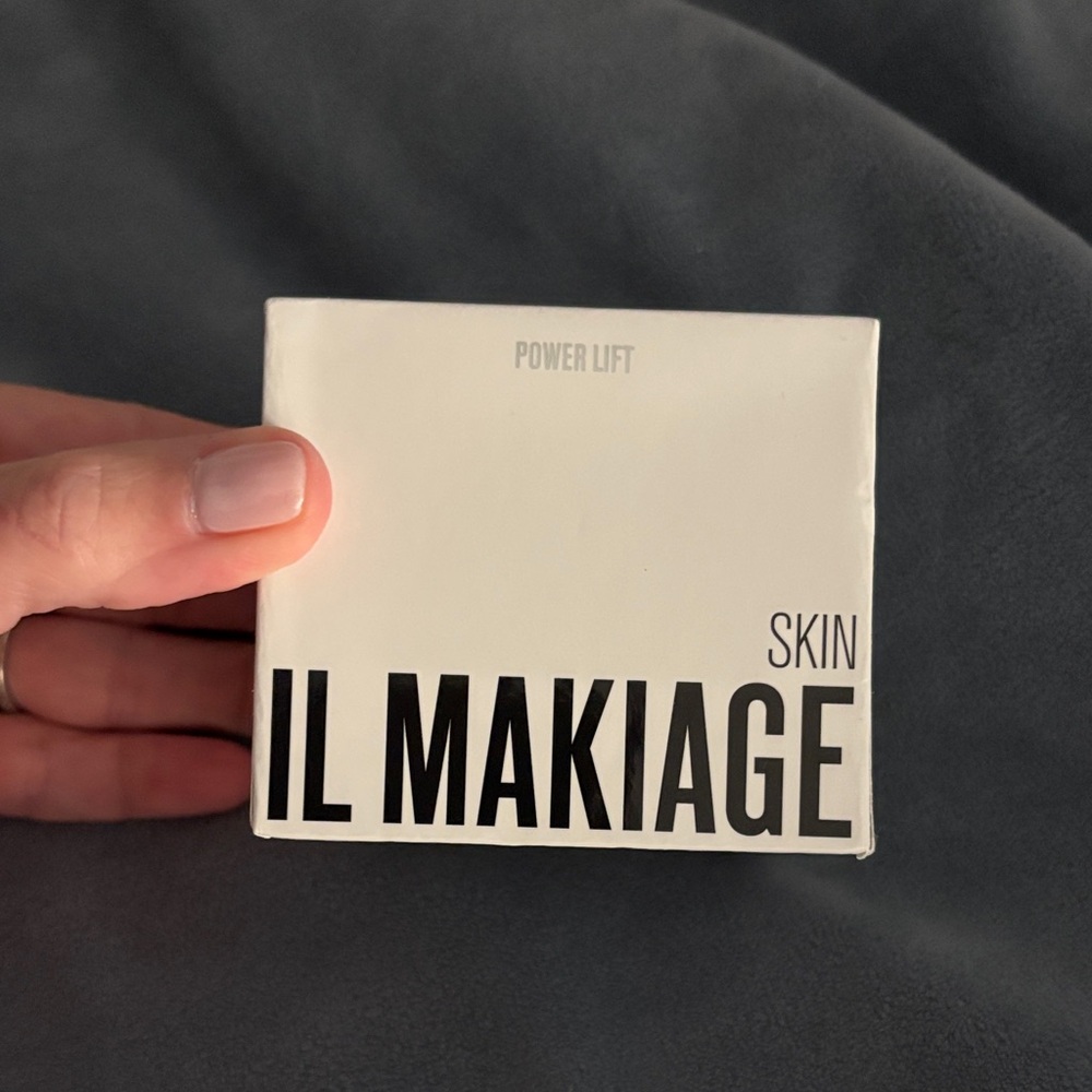 IL MAKIAGE Power Lift Skin in White Packaging